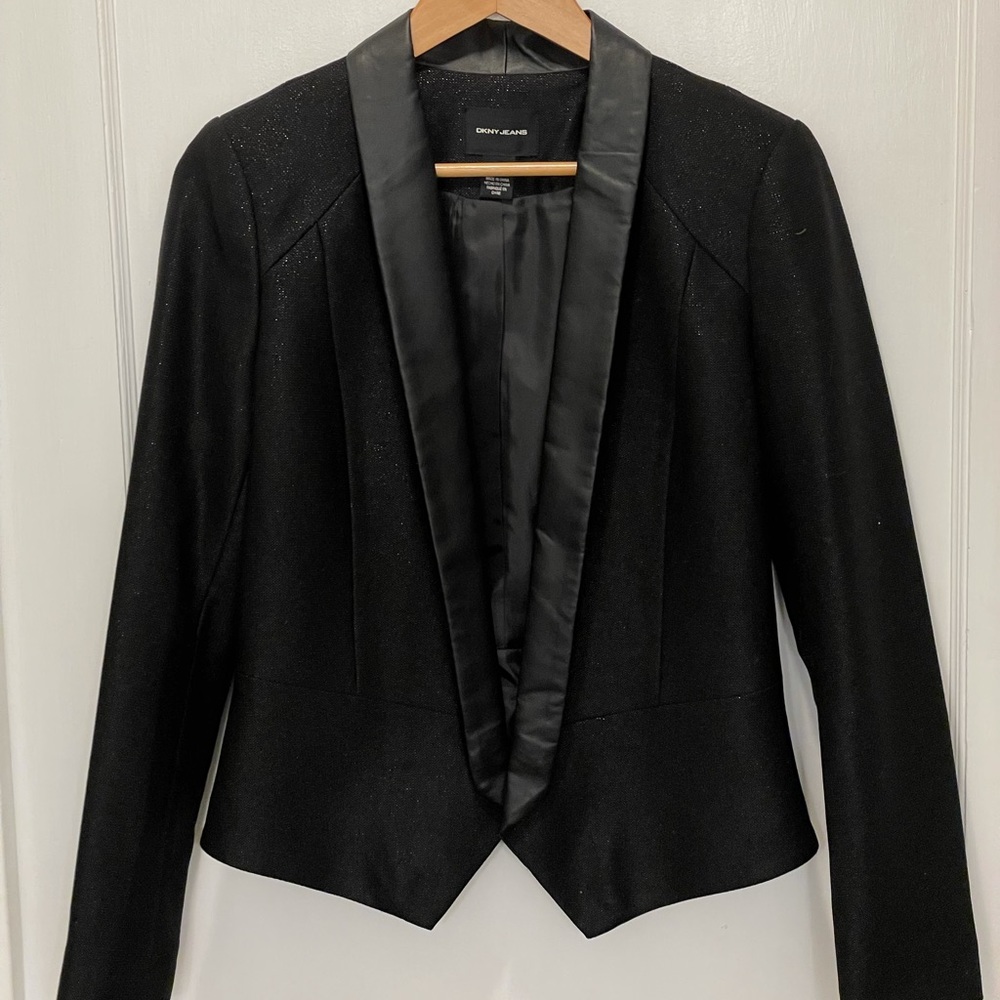 Black DKNY fitted blazer